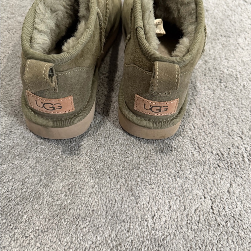 UGG Olive Green Boots - Picture 2 of 5